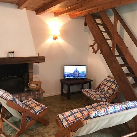 Gite 4 Personnes Situe Aux Portes Du Perigord Saint-Adjutory ภายนอก รูปภาพ